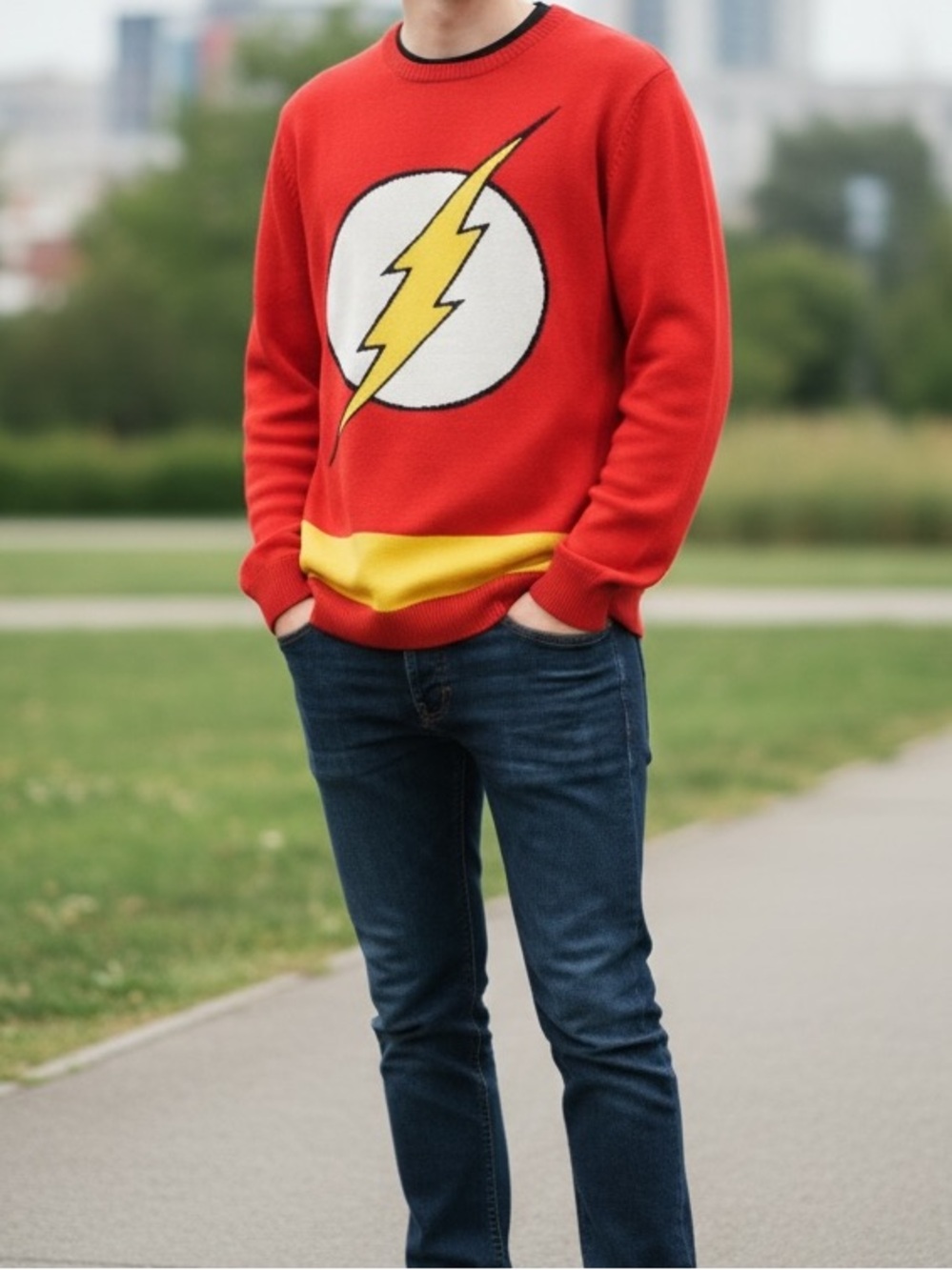 Men’s DC Comics Flash Knit Sweater Size Large Yellow Bolt Logo Graphic Pullover
